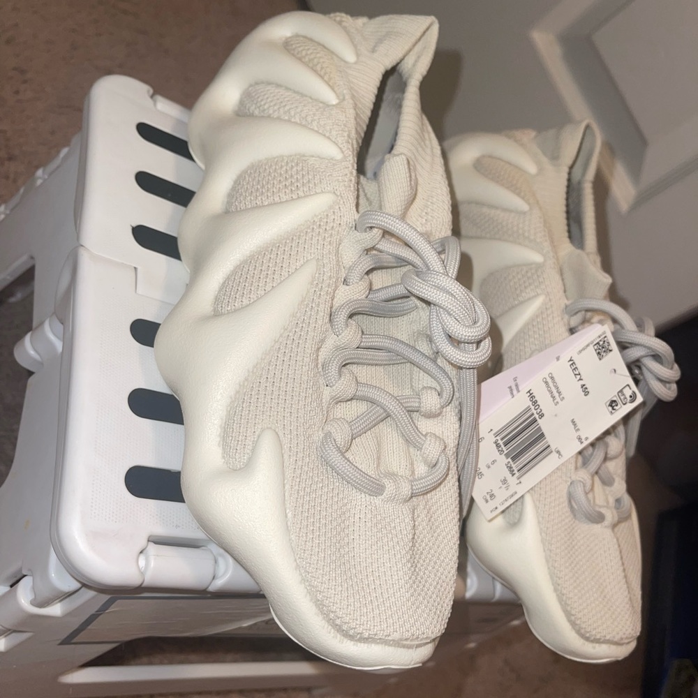 Brand new Yeezy 450